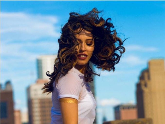 Condicionador sem enxaguamento para cabelo encaracolado